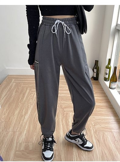 Naiste spordipüksid kirjaga