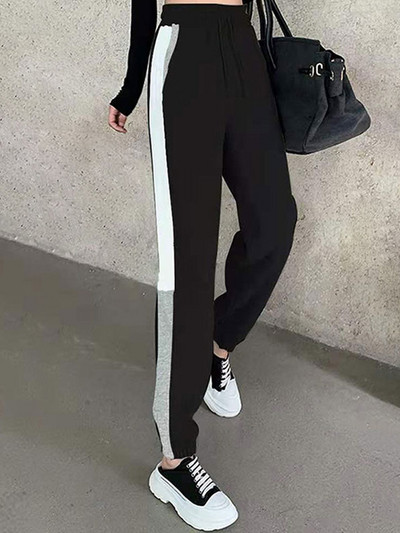 Спортно дамско долнище с джобове -черен и сив цвят