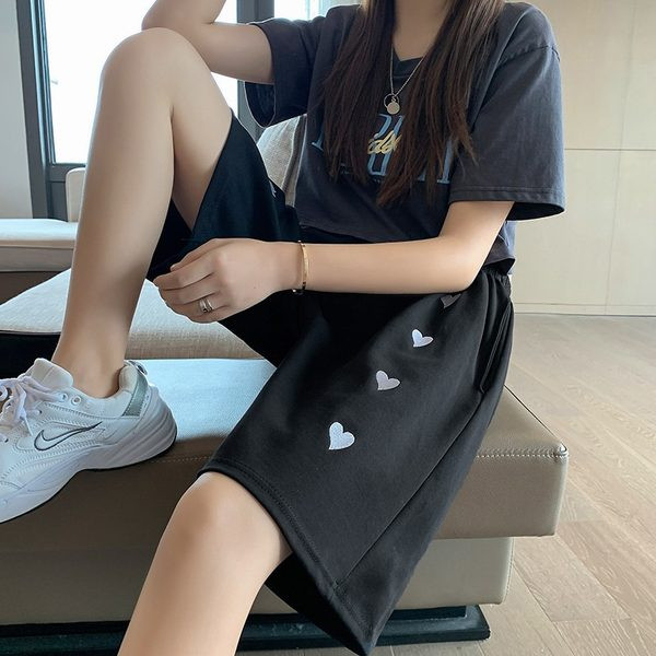 Naiste lühikesed laiad elastse vöökoha ja tikandiga püksid