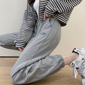 Γυναικεία φόρμα με έμβλημα - μαύρο και γκρι χρωμα