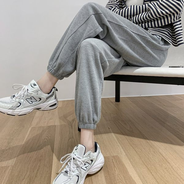 Γυναικεία φόρμα με έμβλημα - μαύρο και γκρι χρωμα