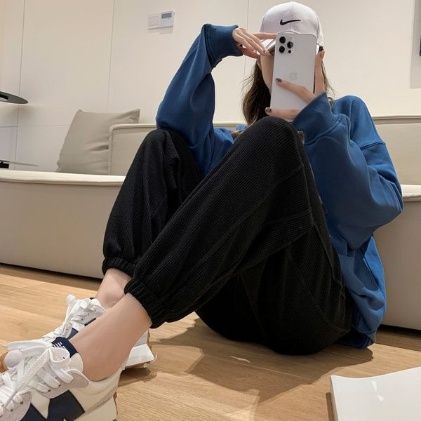 Γυναικεία φόρμα με έμβλημα - μαύρο και γκρι χρωμα