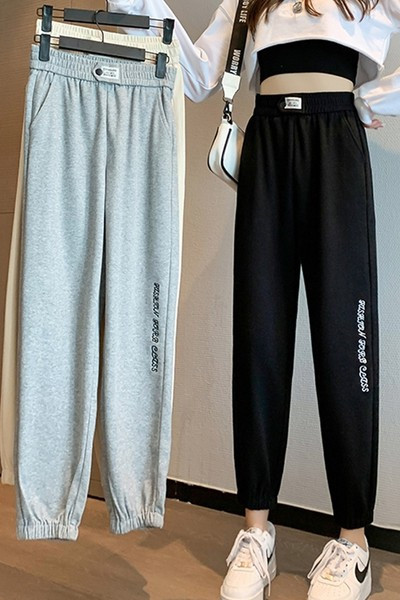 Γυναικείο αθλητικό παντελόνι με έμβλημα και λάστιχο στα πόδια