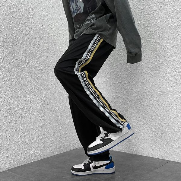 Naistele pikad spordipüksid küljeäärega