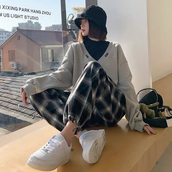 Дамски кариран панталон с връзки - черен цвят 