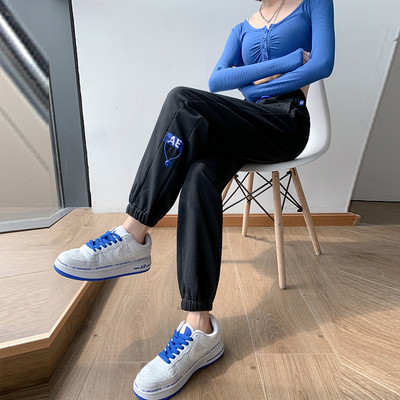 Lipsude ja kummikutega spordipüksid