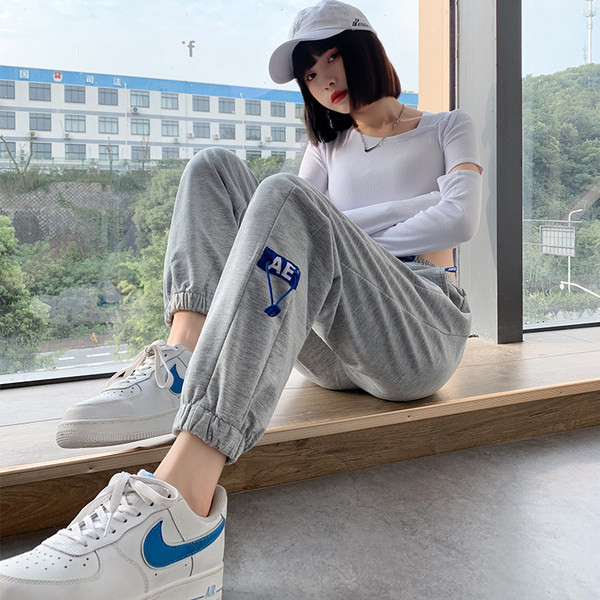 Lipsude ja kummikutega spordipüksid