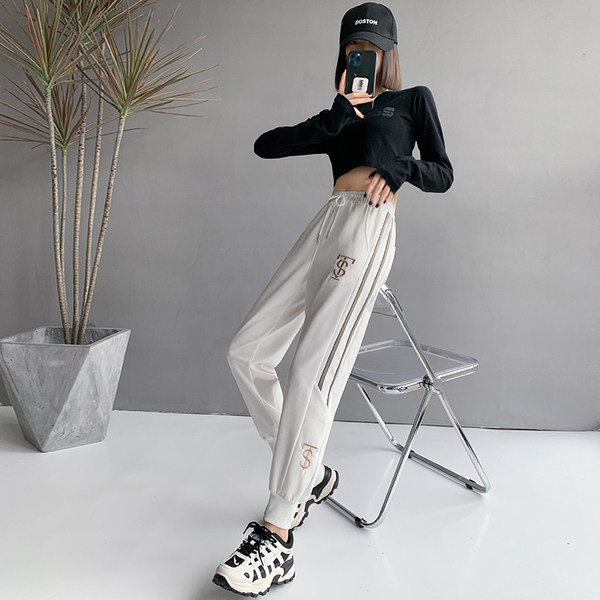 Naiste kevadised tikandiga spordipüksid