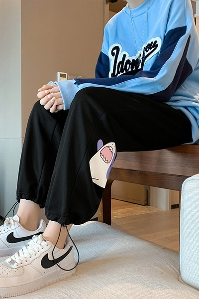 Γυναικείο αθλητικό παντελόνι με απλικέ και κορδόνια