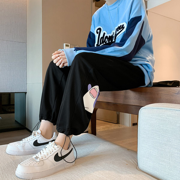 Γυναικείο αθλητικό παντελόνι με απλικέ και κορδόνια