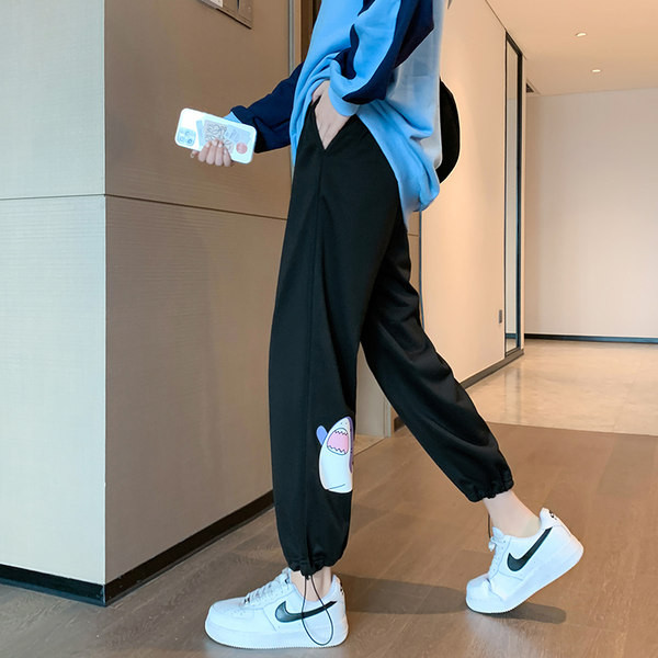 Γυναικείο αθλητικό παντελόνι με απλικέ και κορδόνια