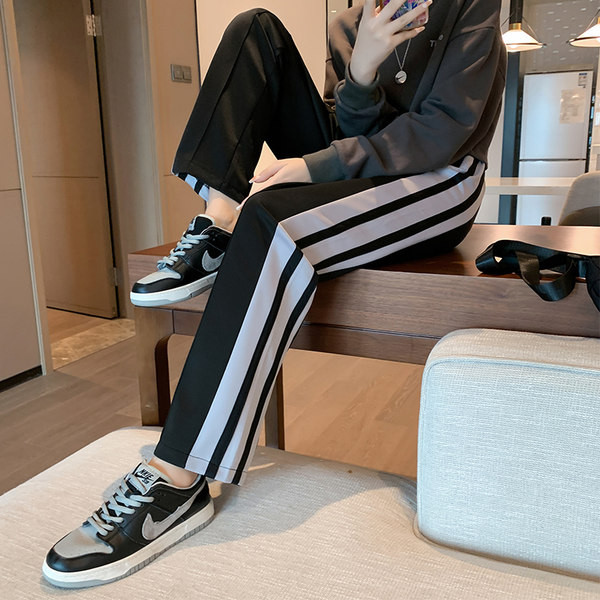 Γυναικείο παντελόνι με μαύρη μπορντούρα