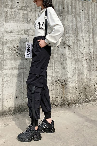 Γυναικείο παντελόνι με τσέπες και ψηλόμεσο σε μαύρο χρώμα