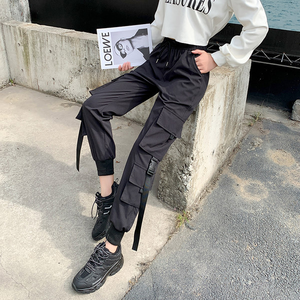 Γυναικείο παντελόνι με τσέπες και ψηλόμεσο σε μαύρο χρώμα