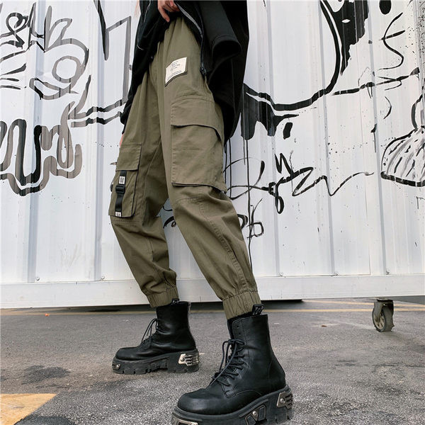 Дамски спортен панталон с джобове и емблема 