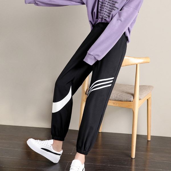 Дамско спортно долнище с ластична  талия