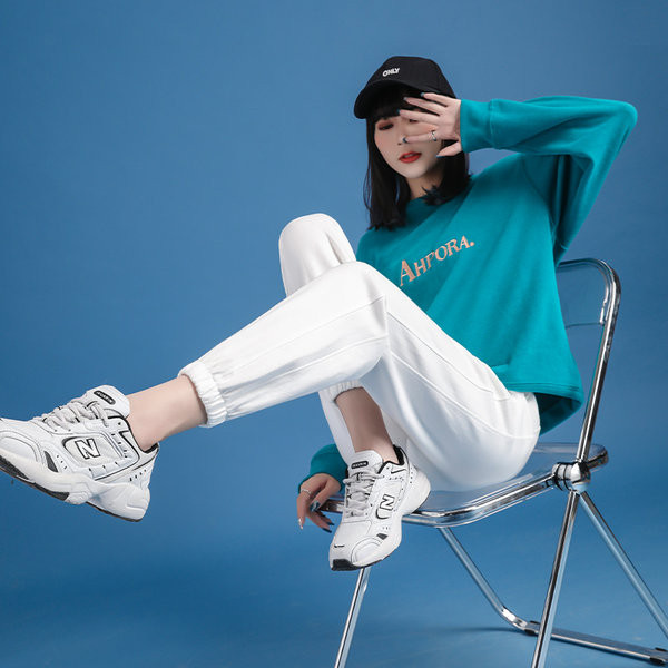 Απλό μοντέλο γυναικείο αθλητικό παντελόνι με λάστιχο 