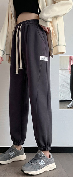 Γυναικείο αθλητικό παντελόνι με λάστιχο στη μέση και τους αστραγάλους