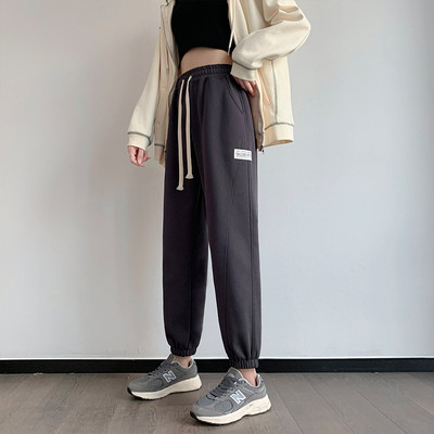 Γυναικείο αθλητικό παντελόνι με λάστιχο στη μέση και τους αστραγάλους