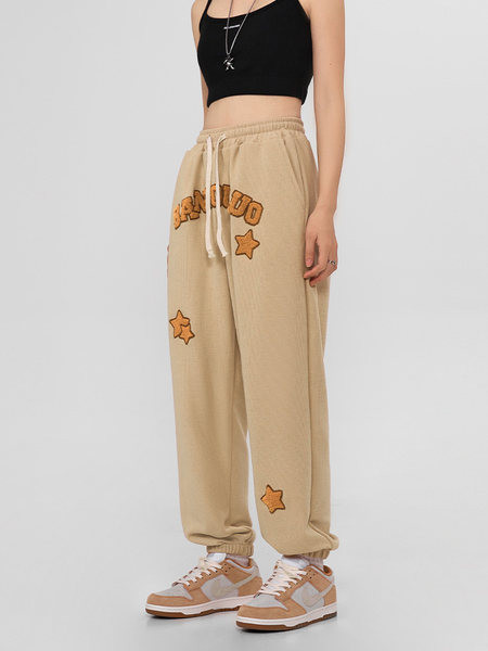 Спортно долнище с бродиран надпис 