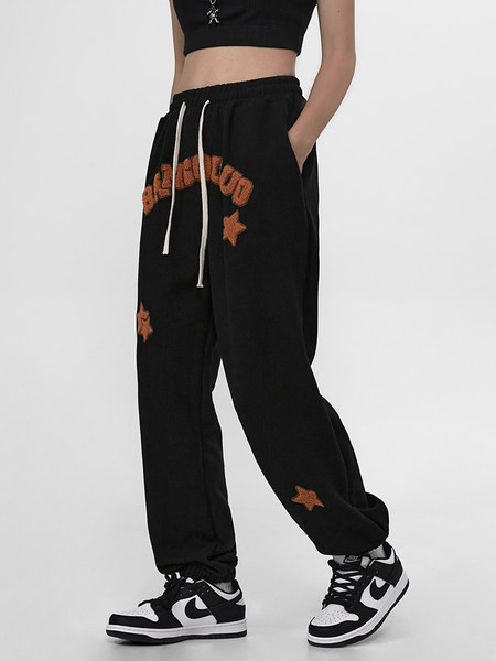 Спортно долнище с бродиран надпис 