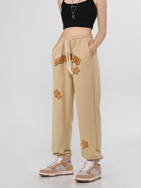 Спортно долнище с бродиран надпис 