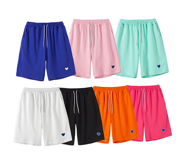 Широк модел дамски къси панталони с бродерия сърце