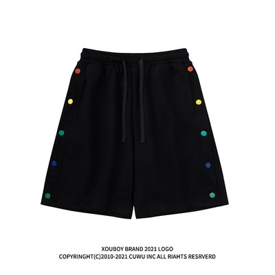 Naiste lipsude ja värviliste nööpidega lühikesed püksid