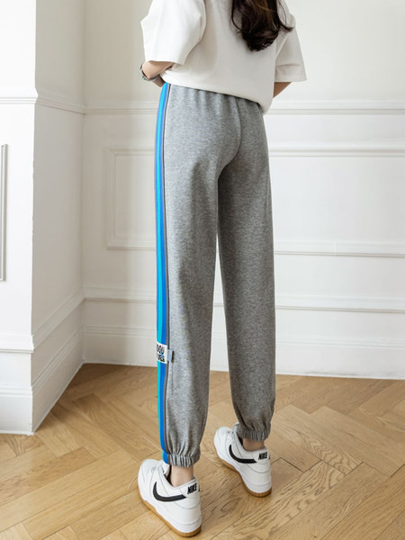 Спортен дамски панталон с кант и ластична талия