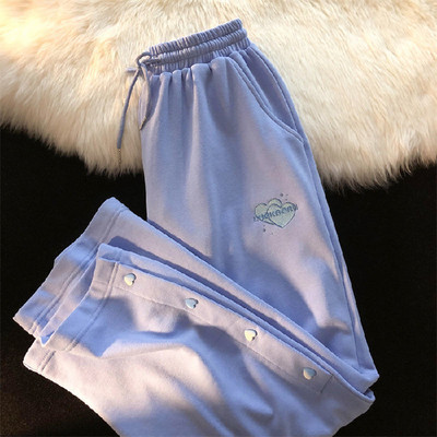 Καθημερινή φόρμα με σκισίματα και κουμπιά στα πόδια