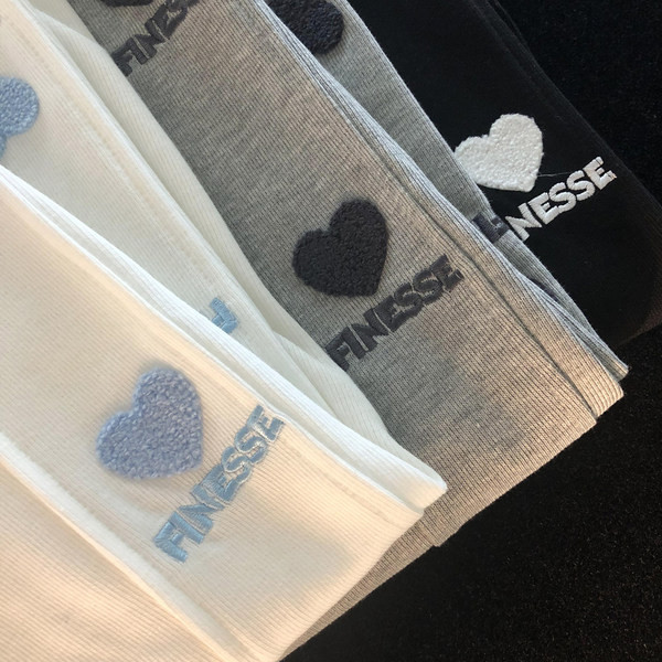 Αθλητικό παντελόνι με κορδόνια και κεντητή επιγραφή για γυναίκες