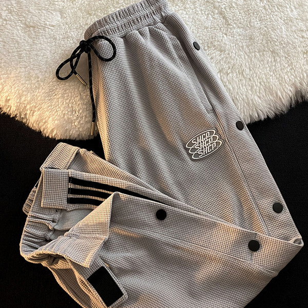 Дамски спортен панталон с копчета и връзки 