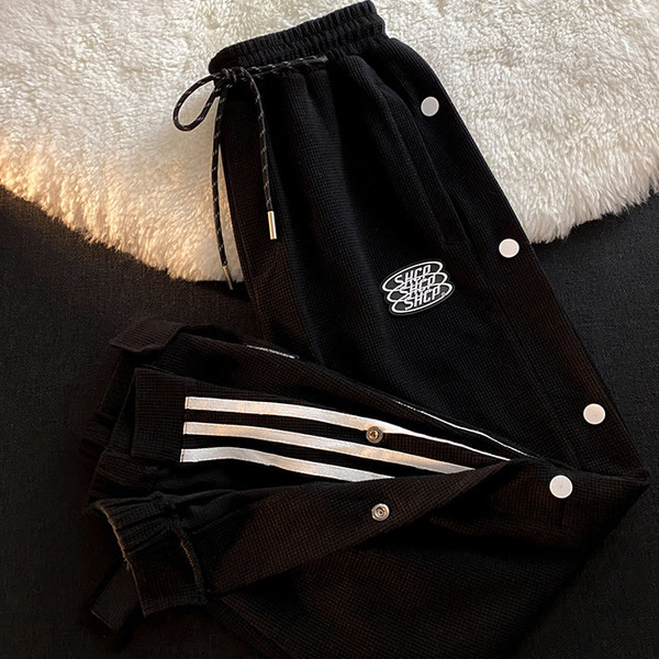 Дамски спортен панталон с копчета и връзки 