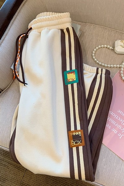 Novi model ženskih sportskih hlača s aplikacijom i vezicama