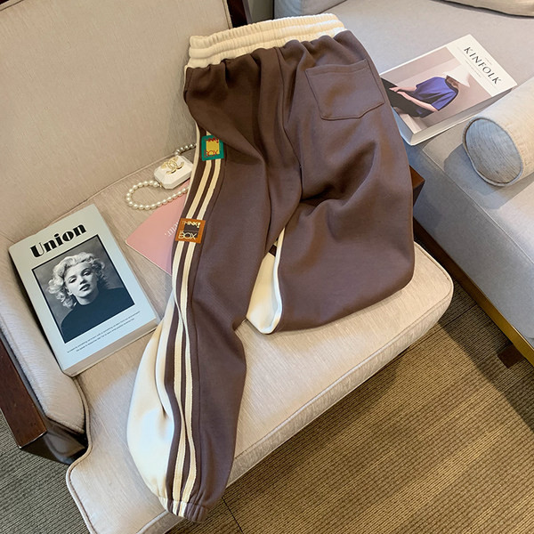 Novi model ženskih sportskih hlača s aplikacijom i vezicama