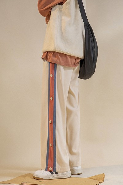 Sportske hlače s gumbima i rubovima