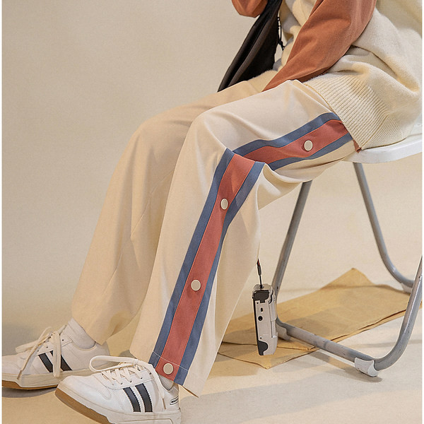 Sportske hlače s gumbima i rubovima