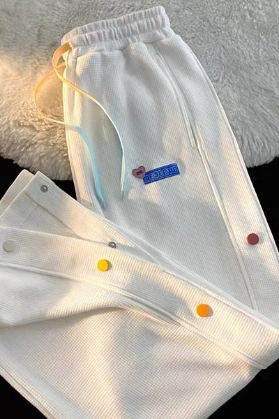 Νέο μοντέλο γυναικείο ίσιο παντελόνι με χρωματιστά κουμπιά