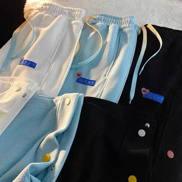 Νέο μοντέλο γυναικείο ίσιο παντελόνι με χρωματιστά κουμπιά