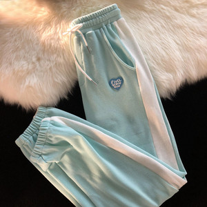 Γυναικείο αθλητικό παντελόνι με λάστιχο και έμβλημα