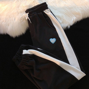 Γυναικείο αθλητικό παντελόνι με λάστιχο και έμβλημα