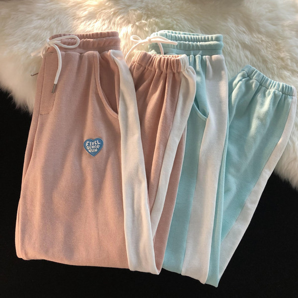 Γυναικείο αθλητικό παντελόνι με λάστιχο και έμβλημα