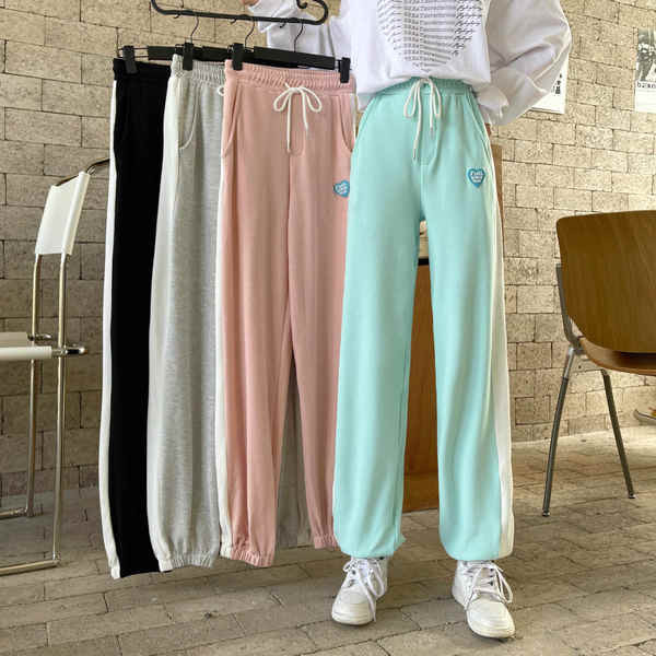 Γυναικείο αθλητικό παντελόνι με λάστιχο και έμβλημα