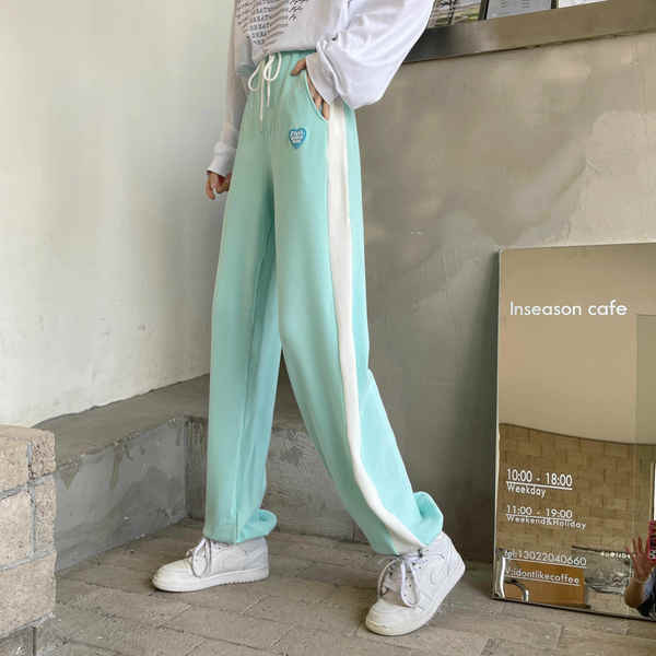 Γυναικείο αθλητικό παντελόνι με λάστιχο και έμβλημα