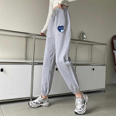 Casual γυναικείο παντελόνι με κέντημα καρδιά