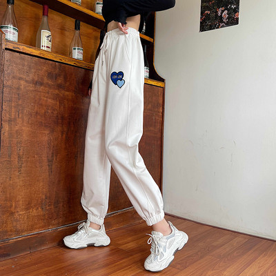 Casual γυναικείο παντελόνι με κέντημα καρδιά