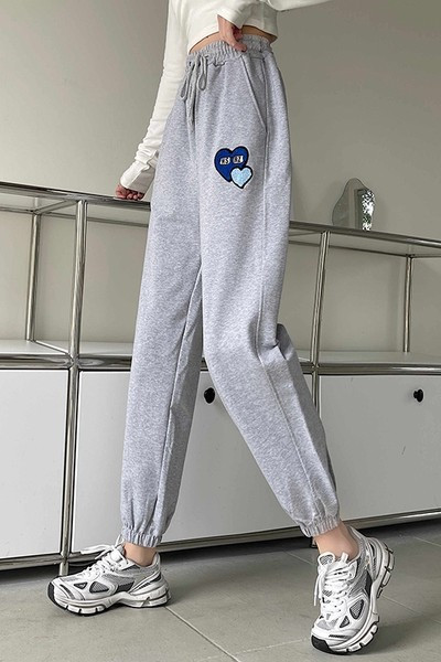 Casual γυναικείο παντελόνι με κέντημα καρδιά