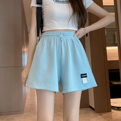 Φαρδύ γυναικείο σορτς με έμβλημα - τέσσερα χρώματα