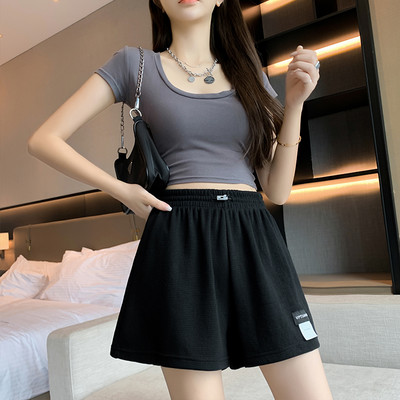 Φαρδύ γυναικείο σορτς με έμβλημα - τέσσερα χρώματα