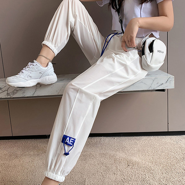 Дамски спортен панталон с ластик на крачилите 